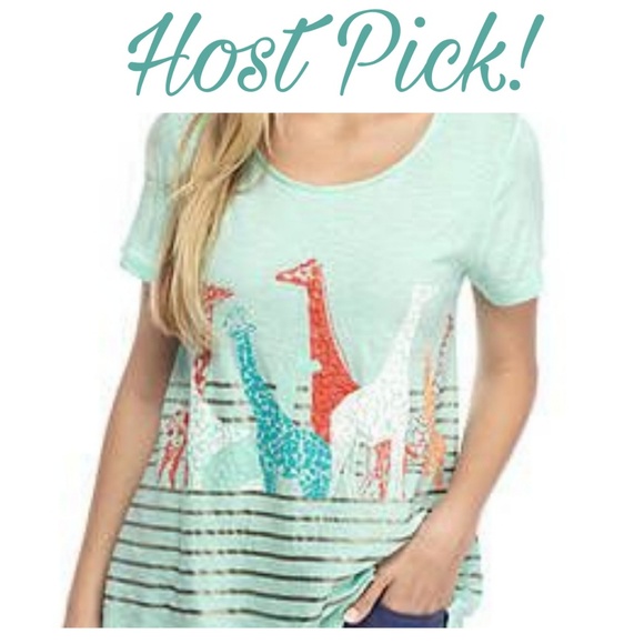crown & ivy Tops - Host pick! Crown & ivy giraffe tshirt medium